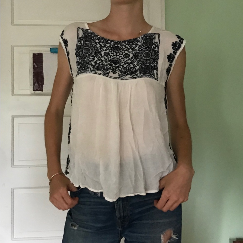 Forever21 white blue embroidered blouse, small